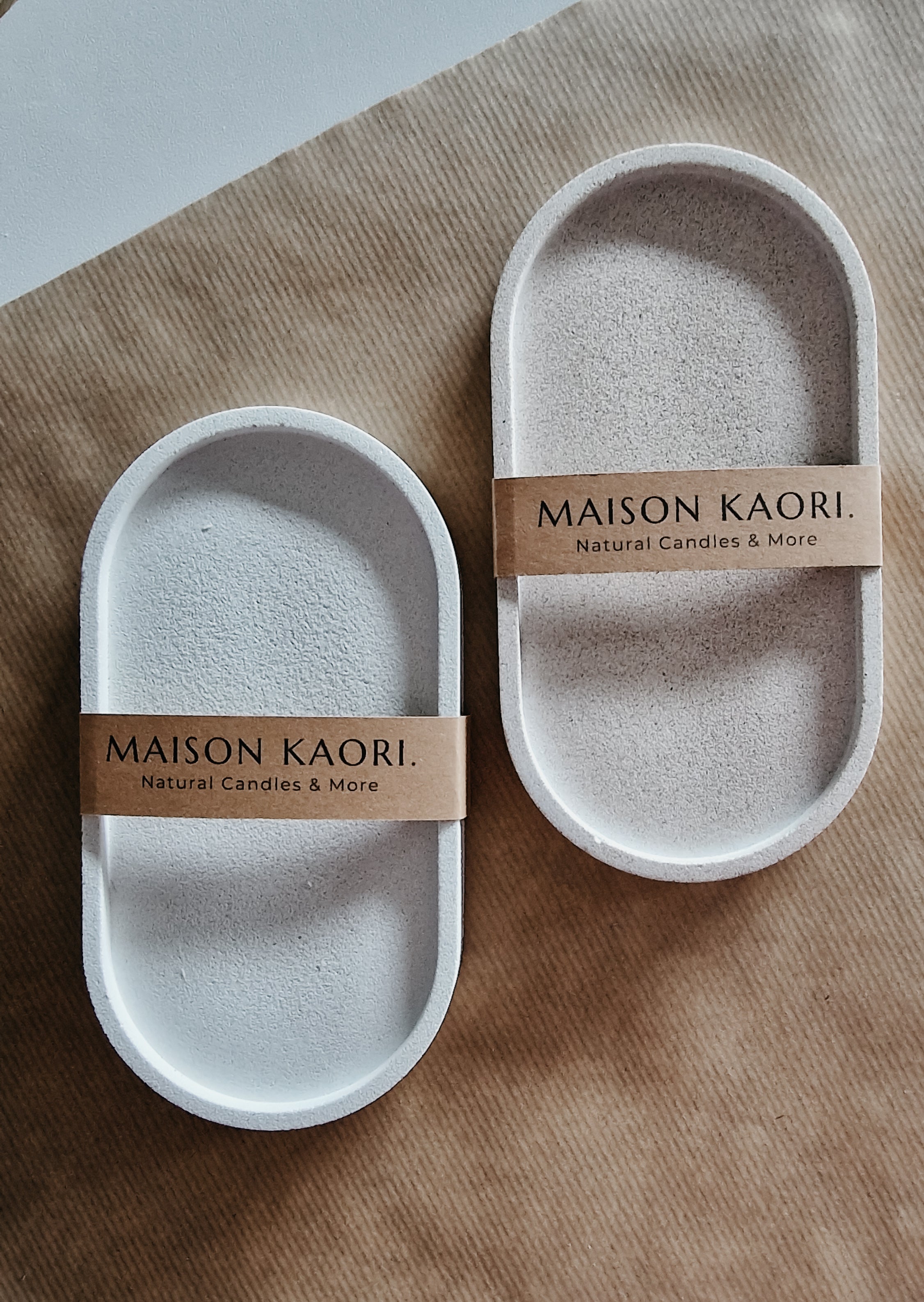 Oval decorative tray