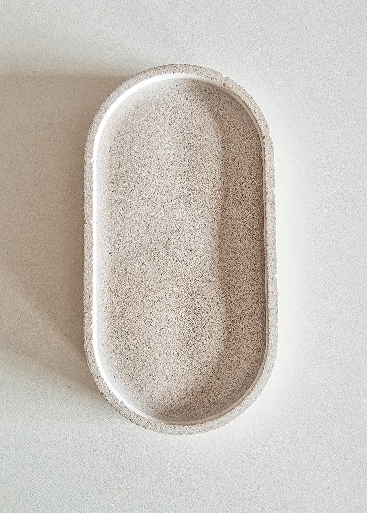 Oval decorative tray