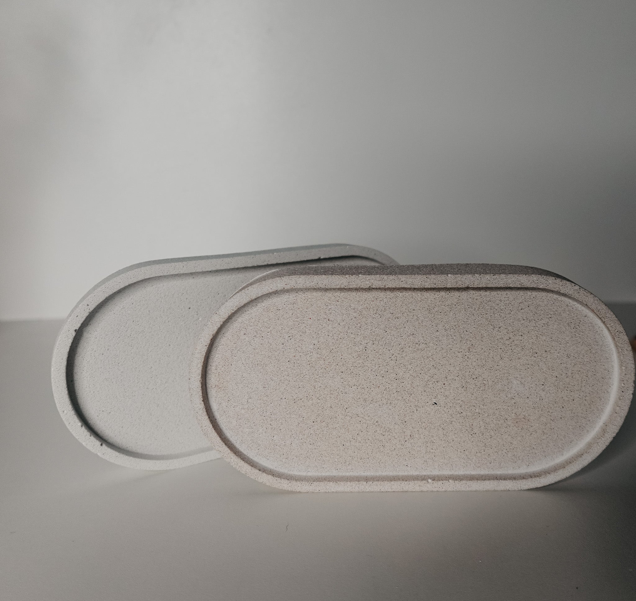 Oval decorative tray